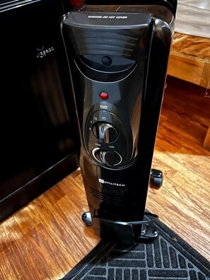 Coffee and/or coffee maker - Cozy Cabin with Bunk Beds Surrounded by Nature near White Lake, Wisconsin (White Lake)