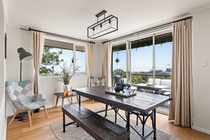 Interior - The Crows Nest Retreat - perfect for six people! (Wollstonecraft)