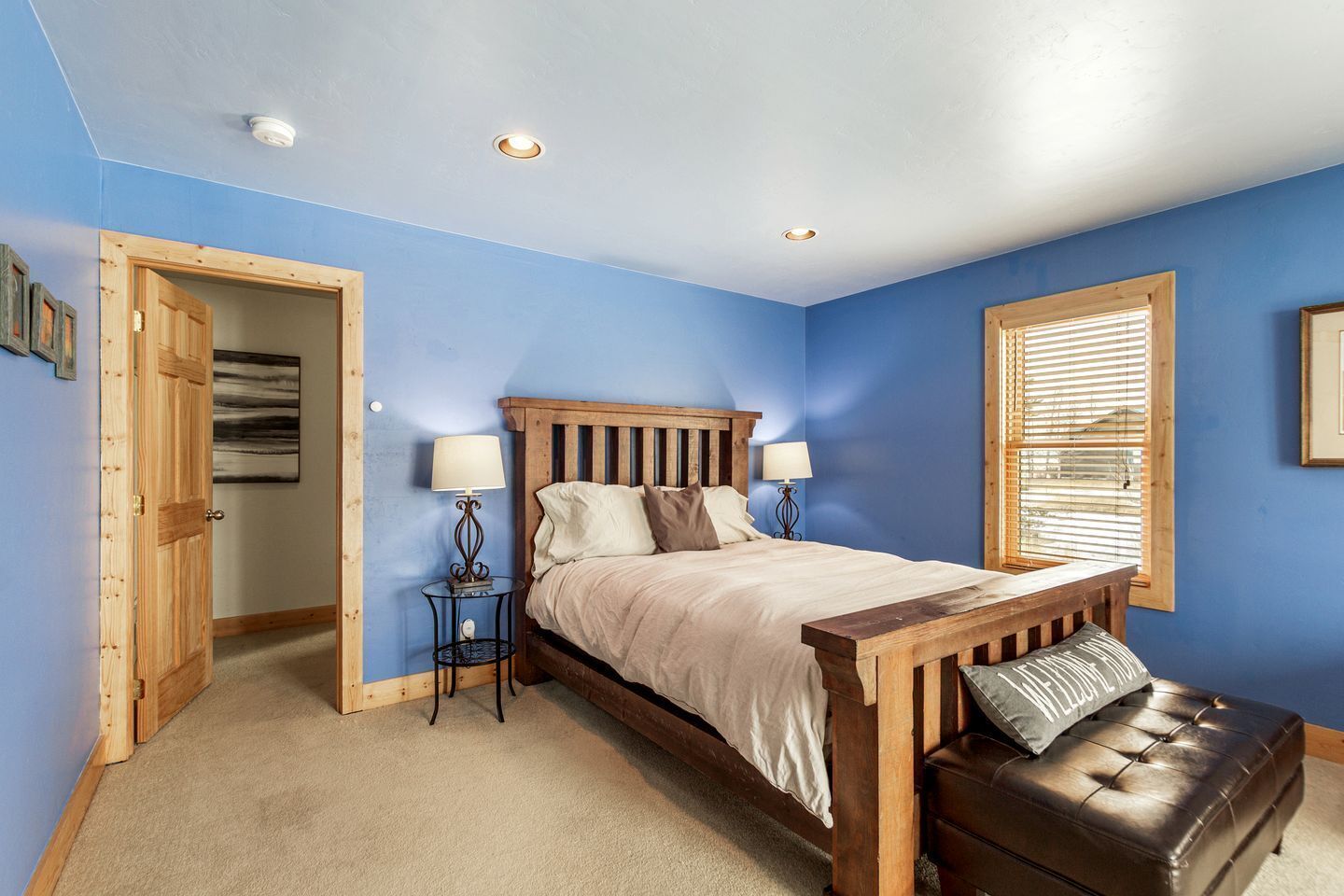 3 habitaciones, tabla de planchar con plancha, wifi y ropa de cama 