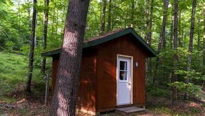 Exterior - Relaxing Cabin for Two Close to Boulder Lake for a Romantic Getaway in Wisconsin (White Lake)