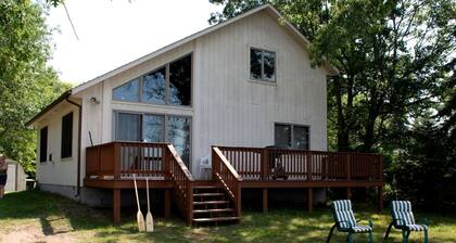 Comfy Sweet Cottage with BBQ Surrounded by Nature in Michigan