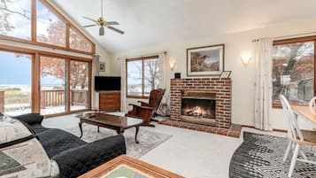 Télévision, cheminée