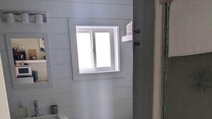 Haartrockner, Handtücher, Seife, Shampoo