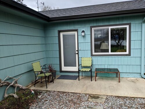 Columbia River Glamping Retreat: Cozy Cabin for Two in Skamokawa, Washington