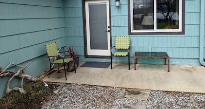 Columbia River Glamping Retreat: Cozy Cabin for Two in Skamokawa, Washington