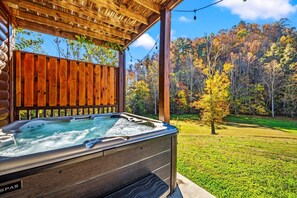 Outdoor spa tub - Cabin Getaway Hot Tub, Fire Pit & Mountain Views! (Sevierville)