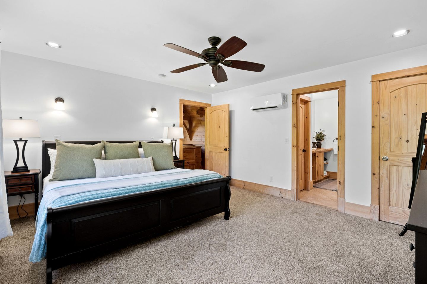 4 Schlafzimmer, Schreibtisch, Bügeleisen/Bügelbrett, Reisekinderbett