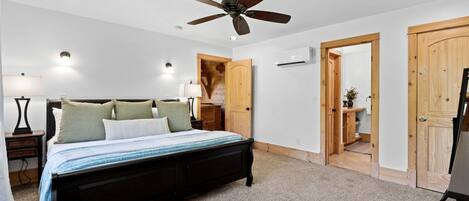 4 Schlafzimmer, Schreibtisch, Bügeleisen/Bügelbrett, Reisekinderbett