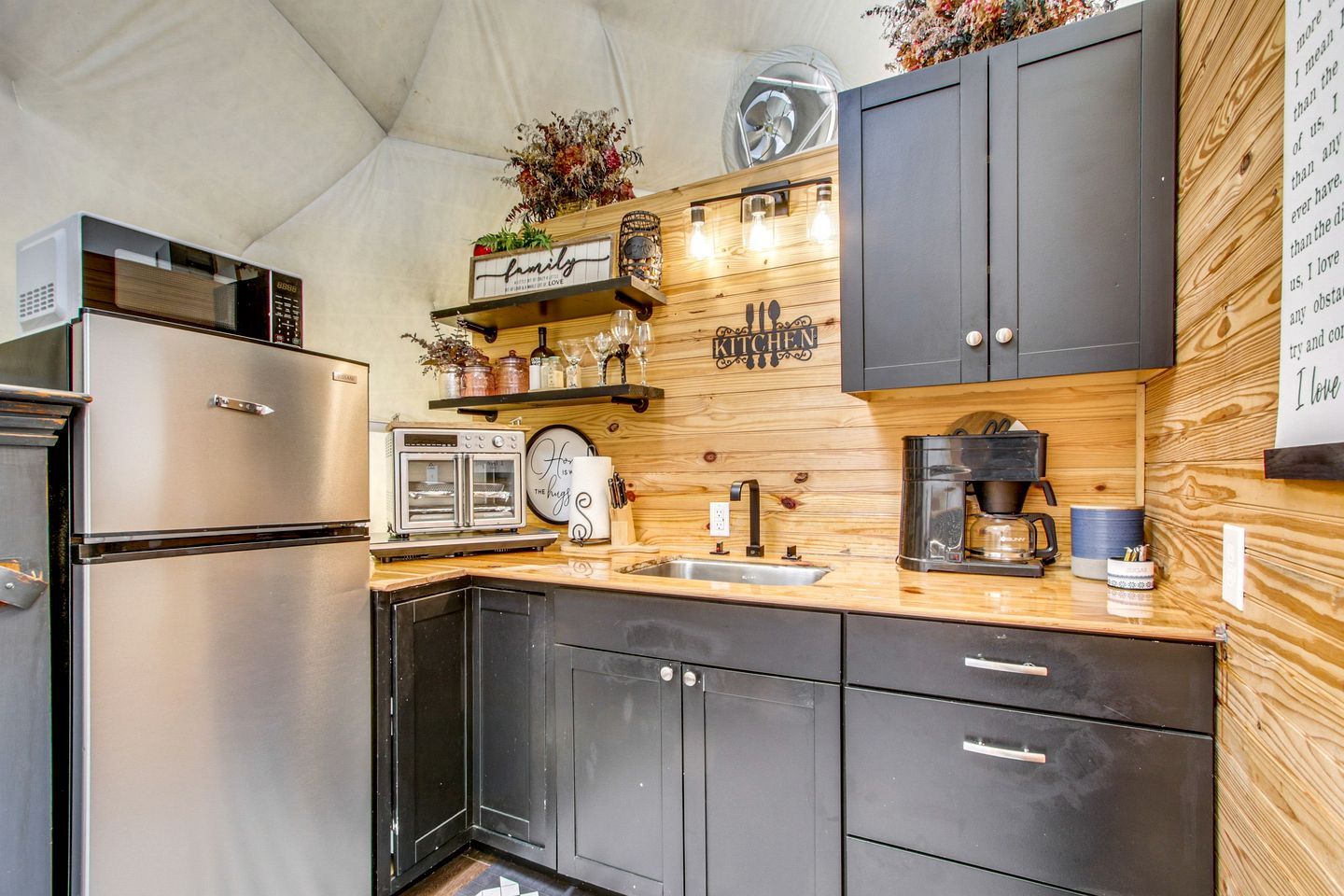 Coffee/tea maker, fridge, microwave, toaster