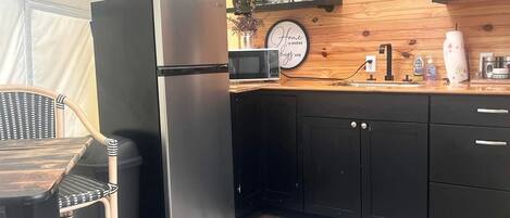 Coffee/tea maker, fridge, toaster, cookware/dishes/utensils