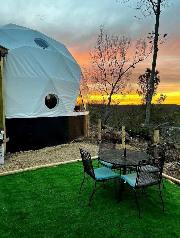 تناول الطعام بالخارج