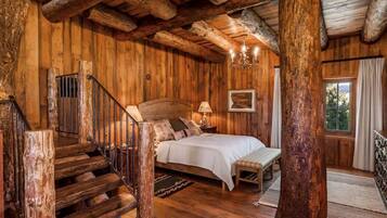 2 bedrooms, desk, WiFi, bed sheets