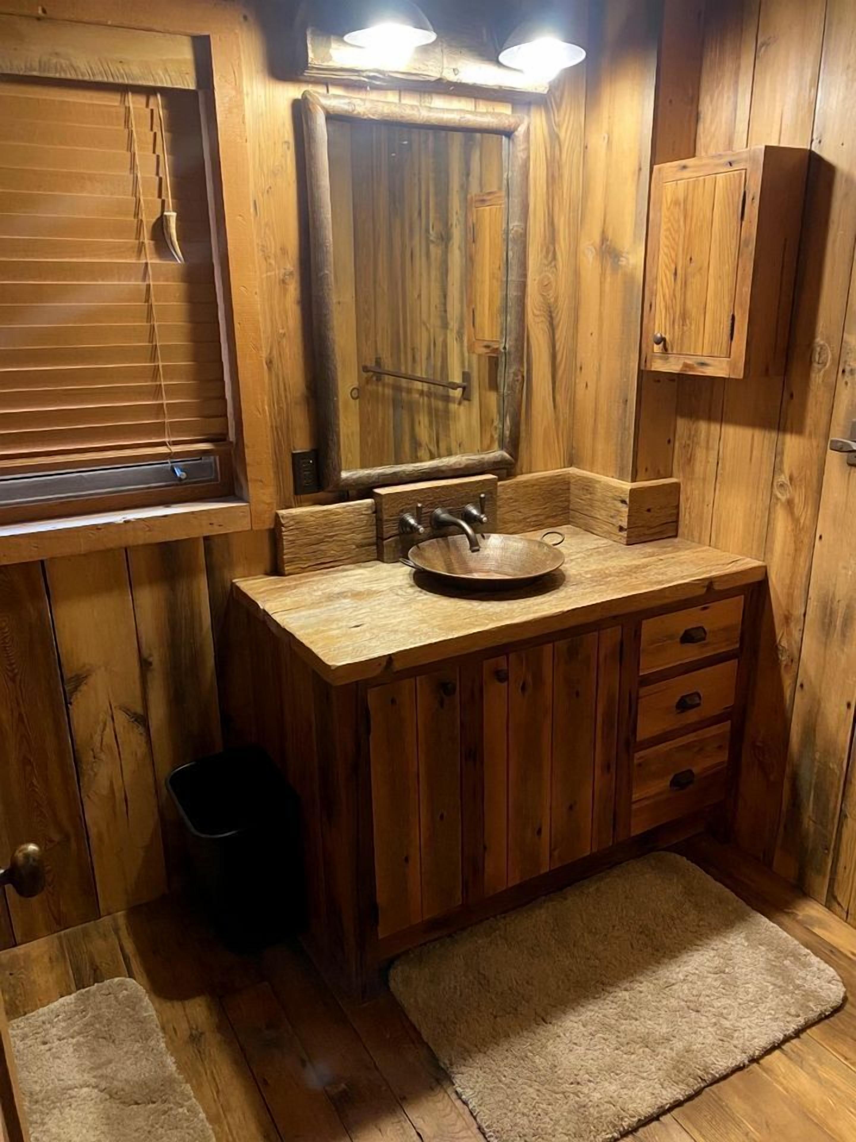 Towels, soap, shampoo, toilet paper