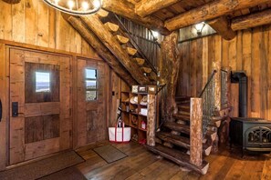 المنشأة من الداخل