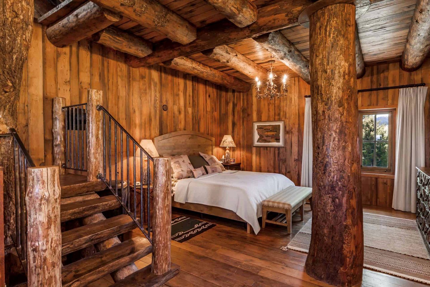 2 bedrooms, desk, WiFi, bed sheets