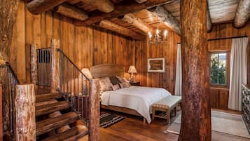 2 bedrooms, desk, WiFi, bed sheets