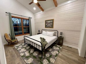 2 bedrooms, WiFi, bed sheets - Wonderful Tiny Cabin Ideal for Small Groups in Tennessee (Tracy City)