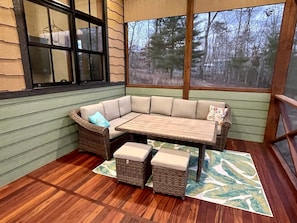 Outdoor dining - Wonderful Tiny Cabin Ideal for Small Groups in Tennessee (Tracy City)