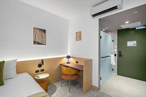 Setrika/meja setrika dan Wi-Fi gratis