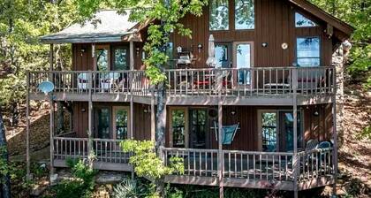 Breathtaking Wooden Cabin with Great Sights in Edgemont, Arkansas
