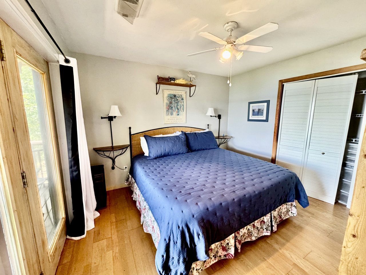 3 bedrooms, desk, WiFi, bed sheets
