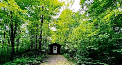 Romantic Cabin for a Cozy Escape in Nature near White Lake, Wisconsin