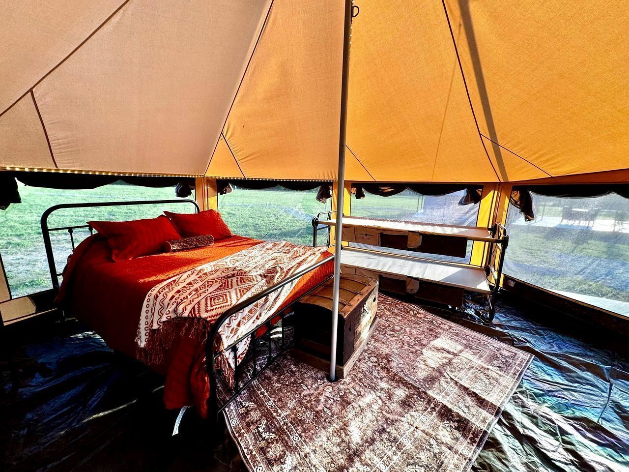 1 bedroom, bed sheets