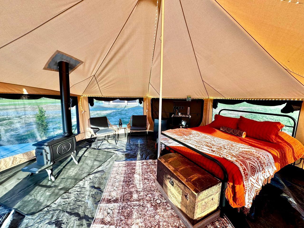 1 bedroom, bed sheets