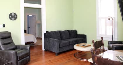 Stunning Tiny House Close to Fantastic Hiking Trails in Little Rock, Arkansas