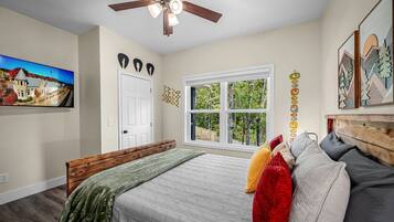 3 bedrooms, desk, WiFi, bed sheets