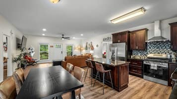 Coffee/tea maker, fridge, microwave, oven