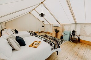 1 bedroom, bed sheets