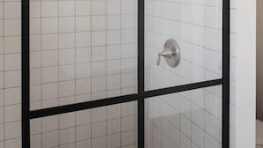 Handtücher, Seife, Shampoo, Toilettenpapier