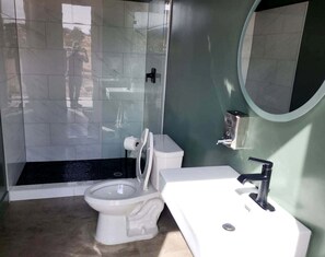 Handtücher, Seife, Shampoo, Toilettenpapier