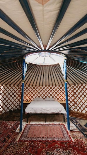 1 bedroom, bed sheets