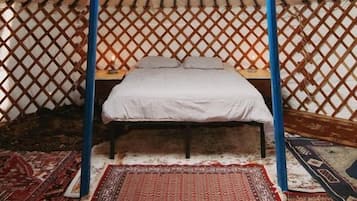 1 bedroom, bed sheets