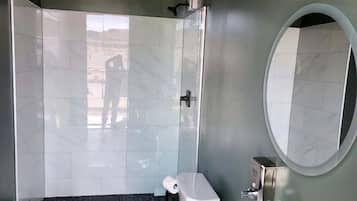 Towels, soap, shampoo, toilet paper