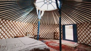 Bed sheets - Amazing Yurt on a Secluded Nature Retreat for an Unforgettable Escape in Nature in Dunlap, California (Dunlap)