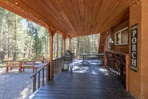 Outdoor dining - Spacious Rustic Cabin with Hot Tub and Game Loft Near Trails in Island Park, Idaho (Idaho City)