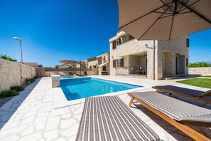A heated pool - Villa Rea 1 with heated pool (Privlaka)