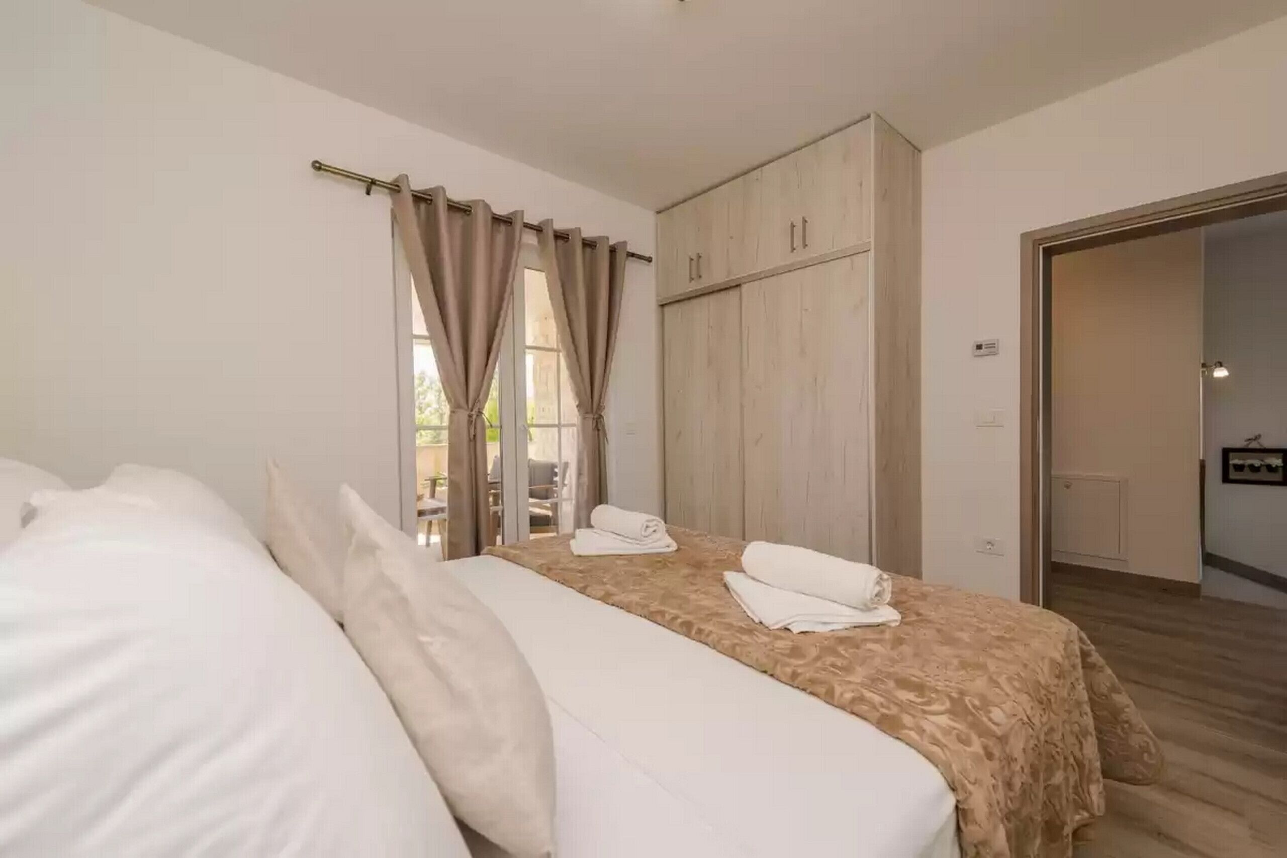 3 chambres, fer et planche à repasser, Wi-Fi gratuit, draps fournis