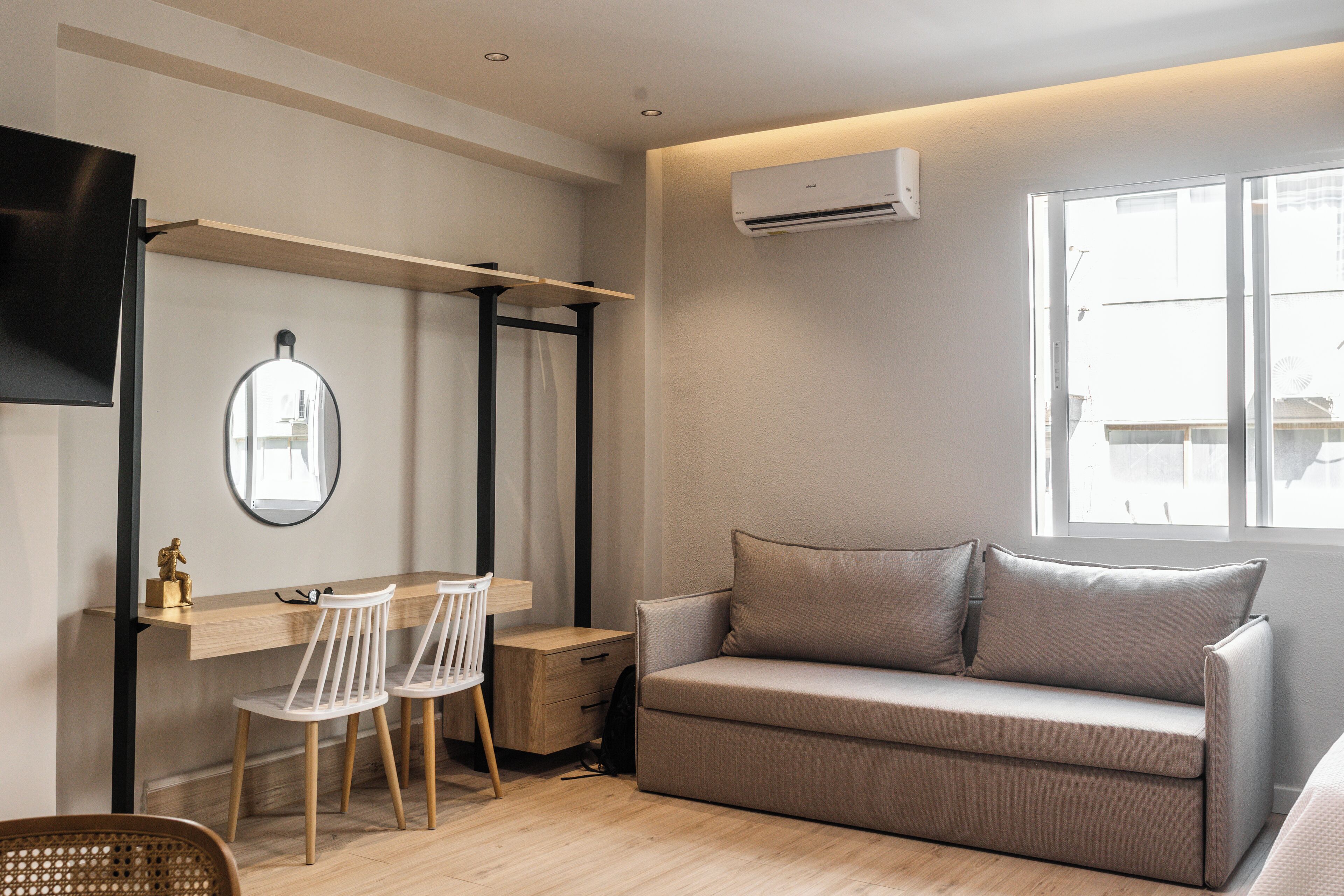 Family Room | Peralatan tempat tidur hipoalergenik, langsir/tirai gelap terus 