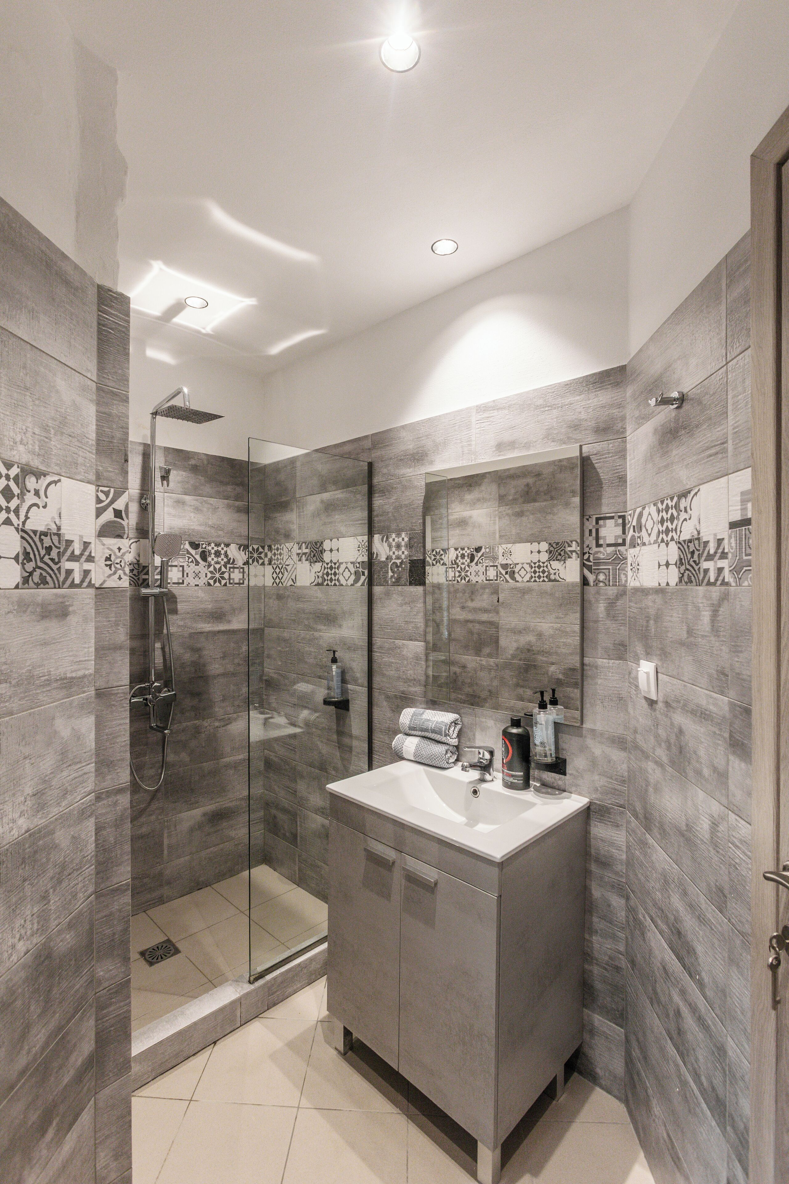 家庭客房 | 浴室 | 淋浴設備、吹風機、毛巾、肥皂