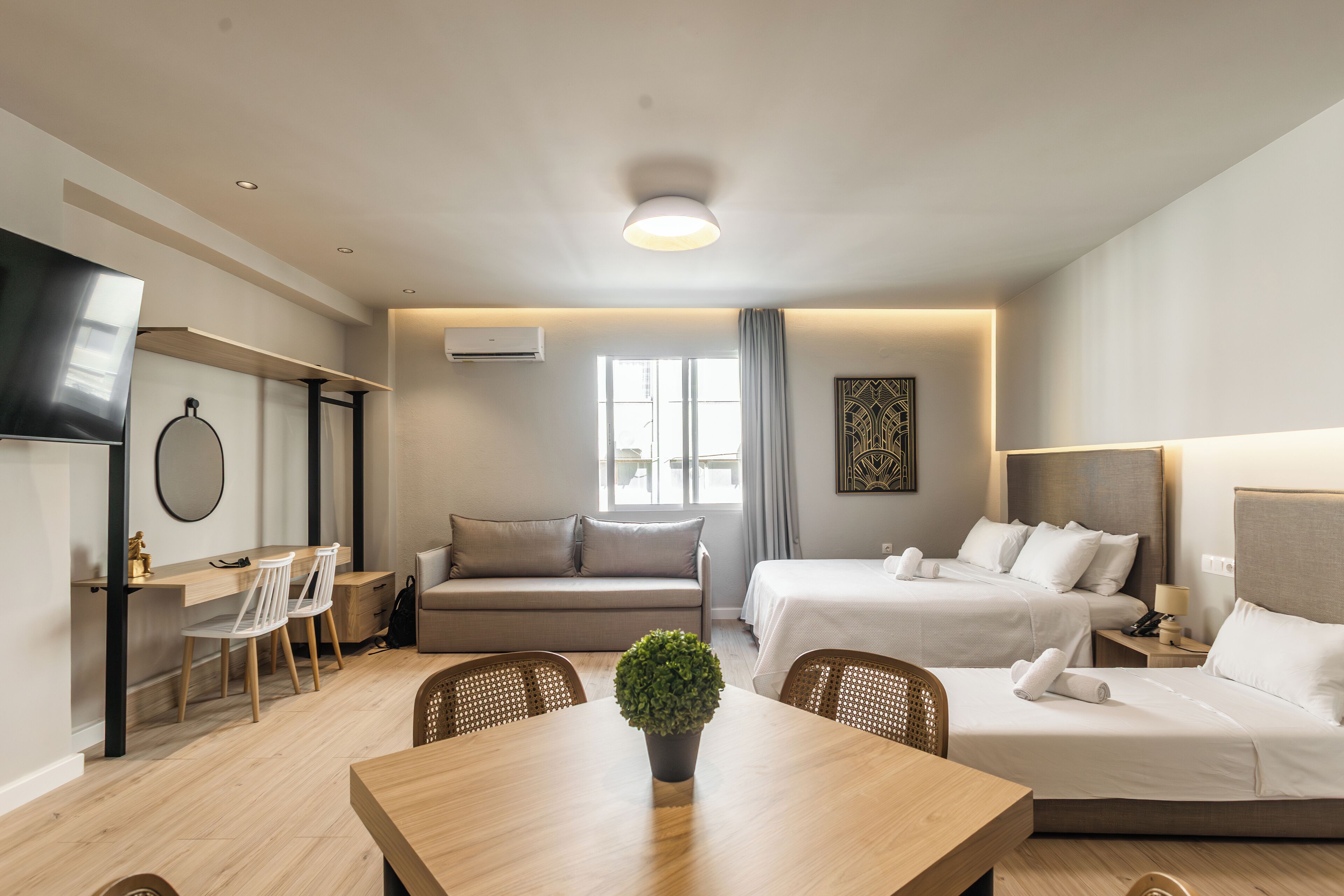 Family Room | Peralatan tempat tidur hipoalergenik, langsir/tirai gelap terus 