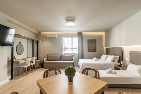 Ropa de cama hipoalergénica y cortinas blackout . Noima Luxury Suites