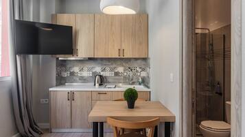 Exclusive Double Room | Private kitchen | Electric kettle, paper towels, kitchen islands