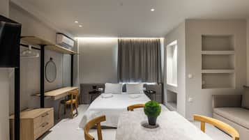 Grand Room | Hypo-allergenic bedding, blackout drapes, iron/ironing board, free WiFi