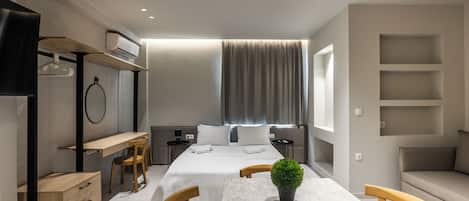 Grand Room | Hypo-allergenic bedding, blackout drapes, iron/ironing board, free WiFi