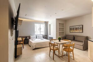 Grand Room | Hypo-allergenic bedding, blackout curtains, iron/ironing board - Noima Luxury Suites (Thessaloniki)
