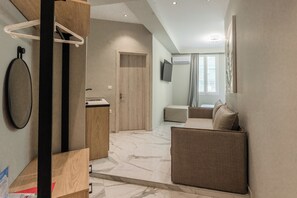 Premium Room | Hypo-allergenic bedding, blackout drapes, iron/ironing board, free WiFi